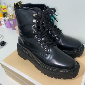 Color: Black Clée Boots                                                 Size: 10